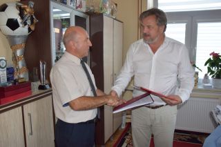Podpisanie umowy na przebudowę stadionu miejskiego w Kolbuszowej