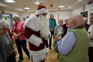 Kolbuszowski Mikołaj odwiedził seniorów