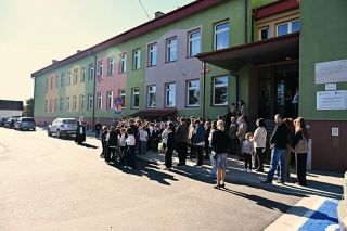Święto Patrona Szkoły, pasowanie pierwszoklasistów i poświęcenie nowego parkingu w Kolbuszowej Górnej