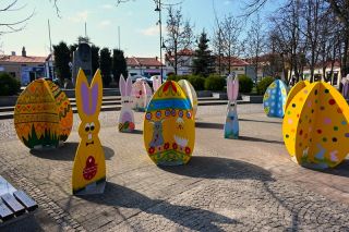 Wielkanocne dekoracje na rynku 