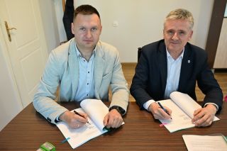 Podpisano umowę na budowę oświetlenia pomiędzy rondami w Kolbuszowej Górnej – cz. 2