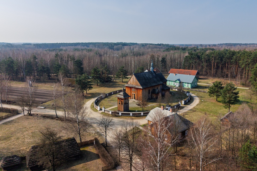 Międzynarodowa współpraca na rzecz ochrony zabytkowej architektury drewnianej