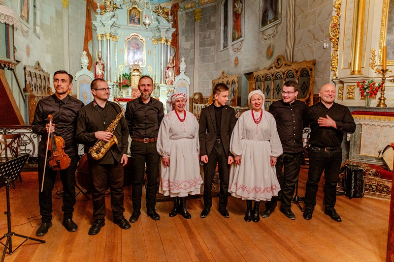 Wilcze Zęby. Septet z Puszczy